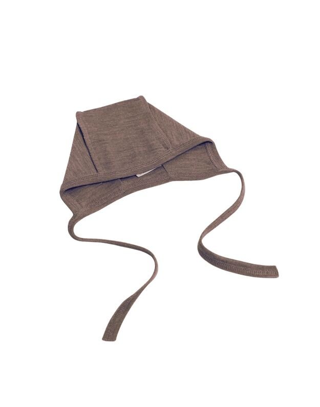 Merino vilnos plona kepurytė, išvirkščiom siūlėm. 38-40cm. 