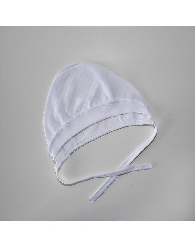 Kepurytė išvirkščiom siūlėm, balta. 38-52cm.